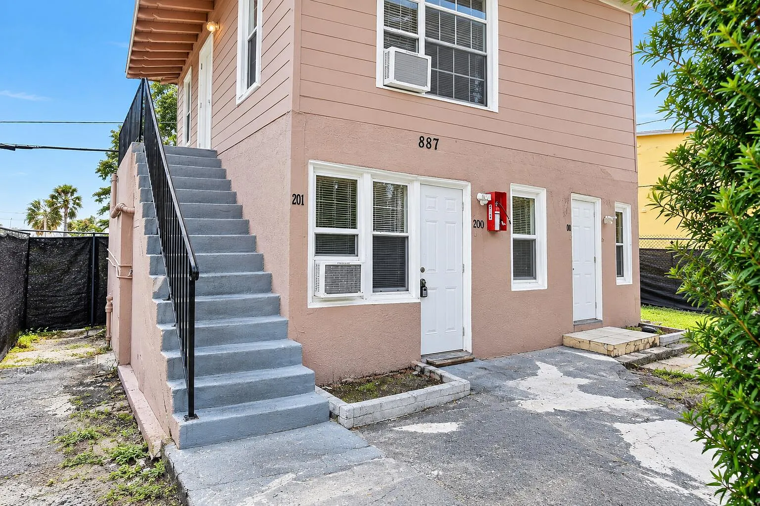 2 bed, 1.0 bath, 900 sqft, $1,695 — Photo 1