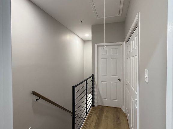 3rd image of 404 Peach St