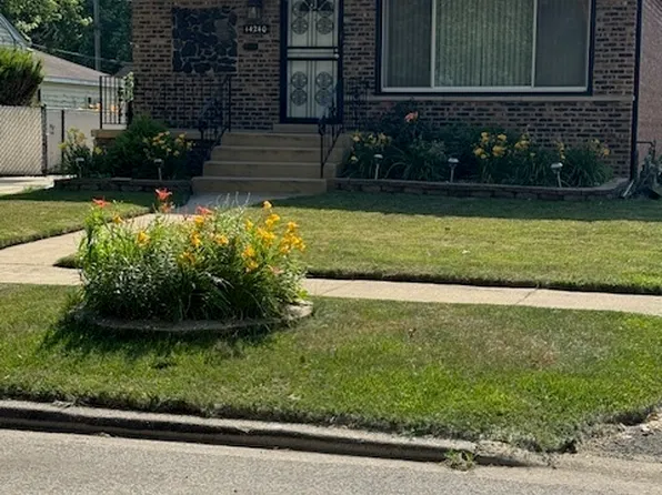 14240 S Manistee Ave, Chicago, IL 60633