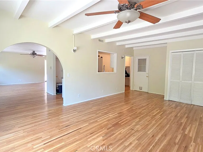 182 E Green St — Photo 2