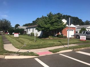 16 San Carlos St, Toms River, NJ 08757