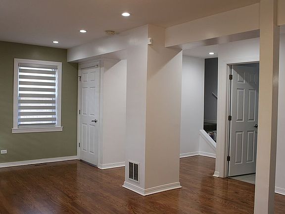 4th image of 10933 S Avenue F