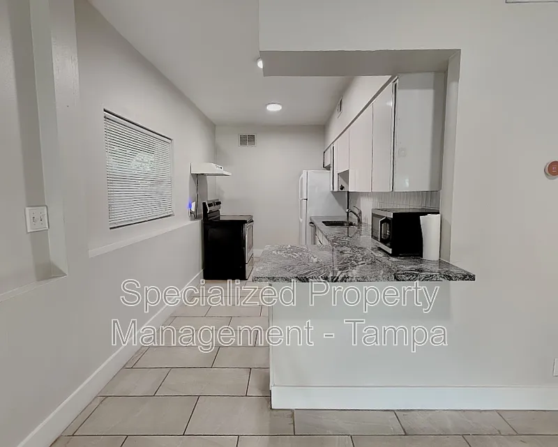 2 bed, 2.0 bath, 1460 sqft, $2,299 — Photo 2