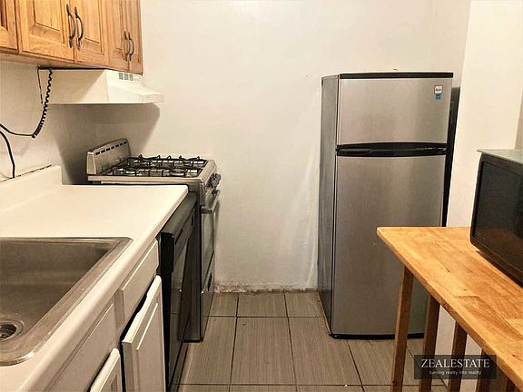 5th image of 408 Clermont Ave #1