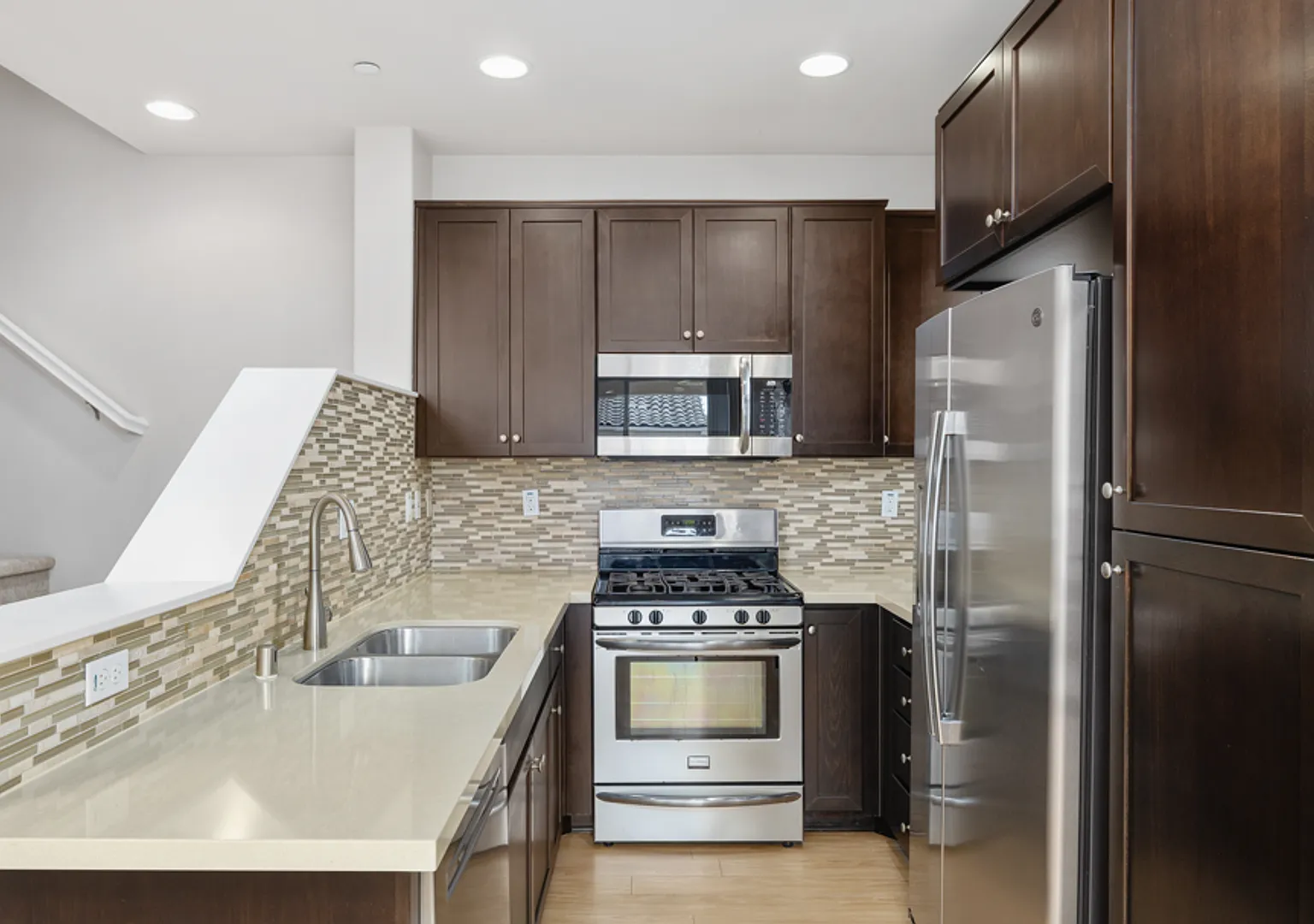 Costa Pointe Luxury 3-4 Bedroom Townhomes — Photo 3