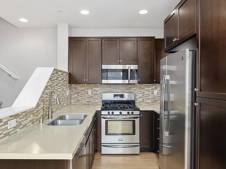 Costa Pointe Luxury 3-4 Bedroom Townhomes — Photo 15