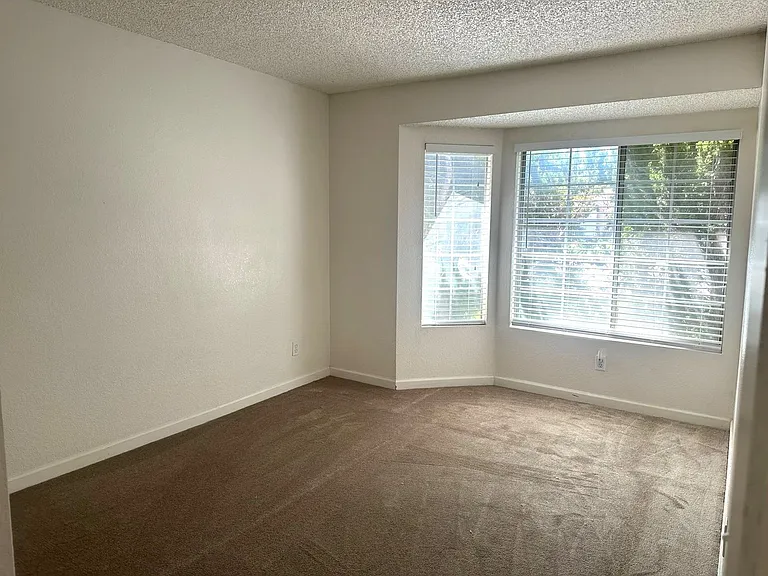 2051 Candice Ave — Photo 9