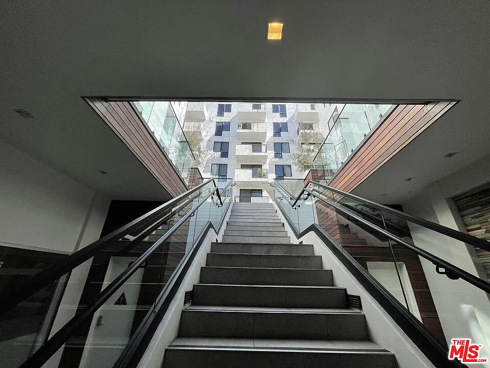 1 bed, 2.0 bath, 1130 sqft, $2,800 — Photo 3