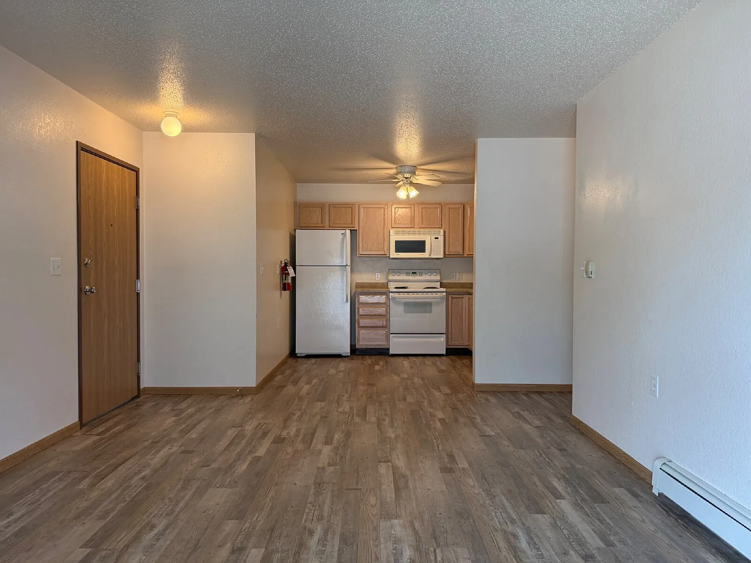 1 bed, 1.0 bath, $995 — Photo 4