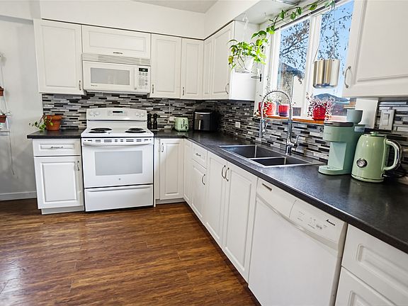 2nd image of 2811 Bank Rd