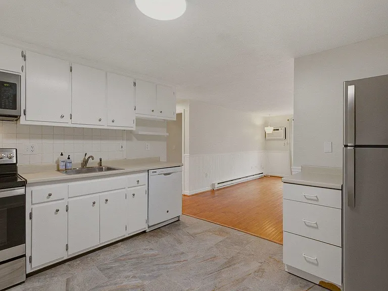 559 Sagamore Ave #15 — Photo 5