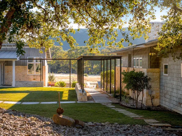 415 Frio Canon Trl, Leakey, TX 78873