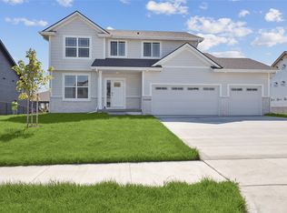 14222 N Valley Dr, Urbandale, IA 50323