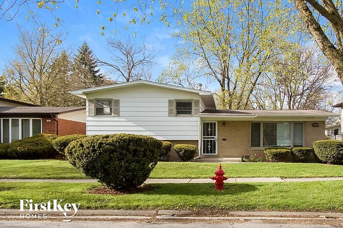 1st image of 641 Palm Dr