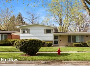 641 Palm Dr, Glenwood, IL 60425