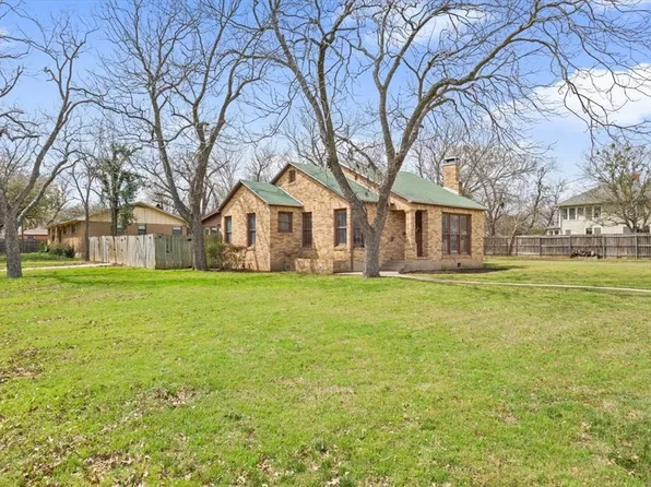 713 S Van Buren St, McGregor, TX 76657