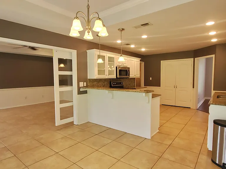 18257 Springmill Ct — Photo 12