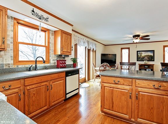 5th image of 1095 Wilmington Ln