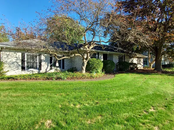 16561 Fox Cross Dr, Granger, IN 46530