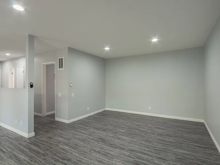1527 Yale St #6 — Photo 15