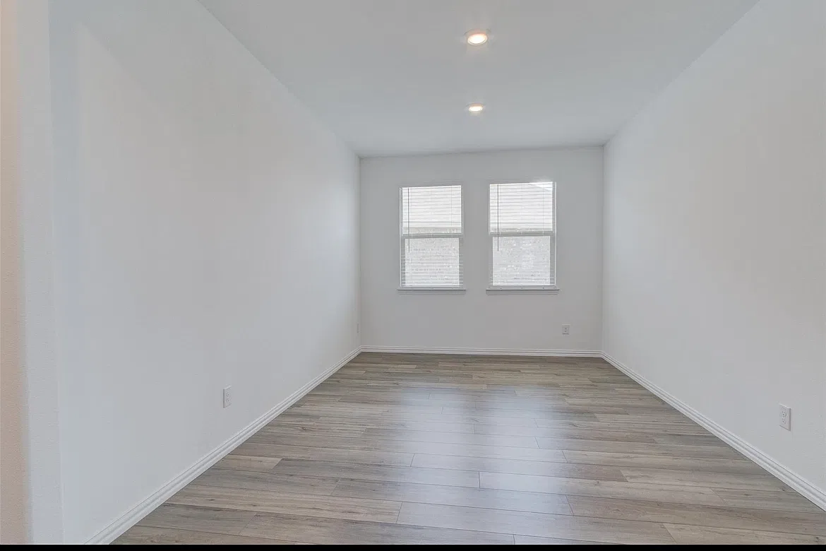 4 bed, 2000 sqft, $3,000 — Photo 3