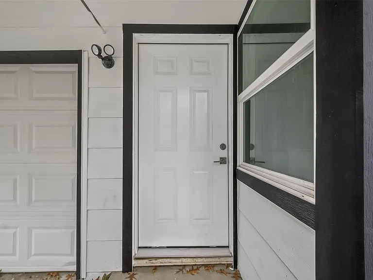 5833 Southlea St — Photo 4