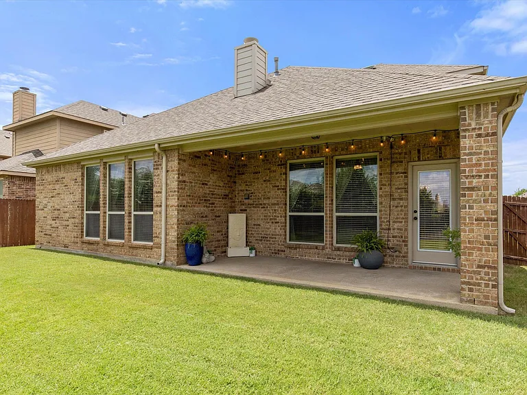 8720 Devonshire Dr — Photo 34