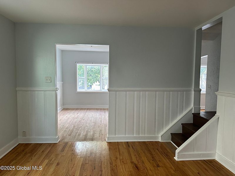 4th image of 820 Grant Avenue