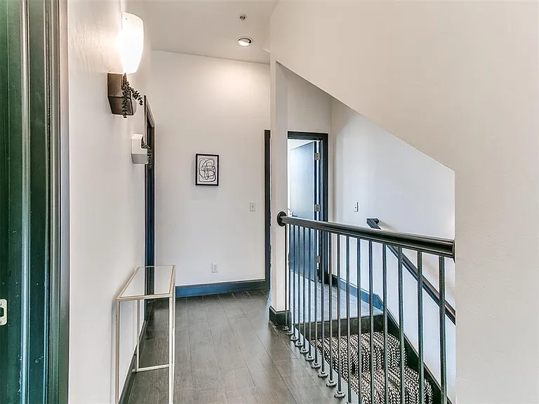 115 NE 3rd St — Photo 30