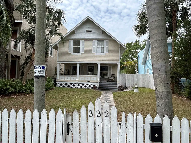 332 Lang Ct N — Photo 1