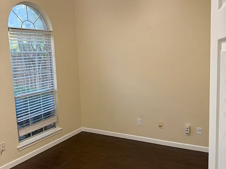 608 Herefordshire Ln — Photo 13