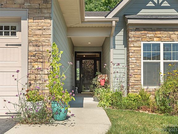 3rd image of 62 Walden Pond Dr
