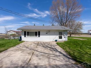 1789 E Cody Estey Rd, Pinconning, MI 48650