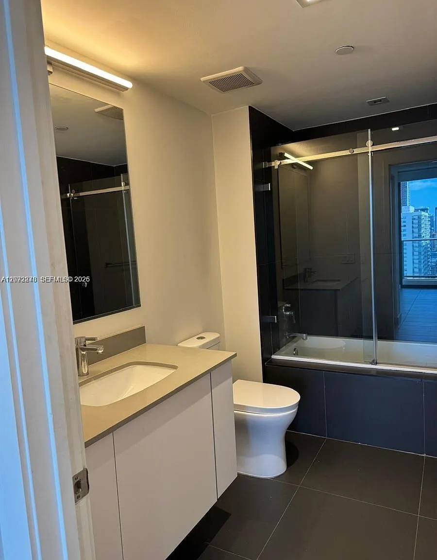 Canvas Condo — Photo 4
