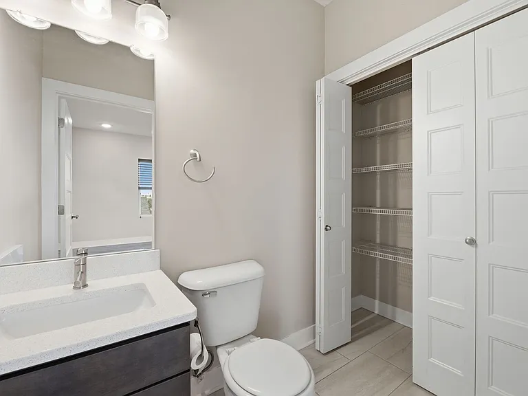 919 S 31st St — Photo 10
