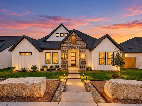 1660 W Wintergreen Rd, Lancaster, TX 75134