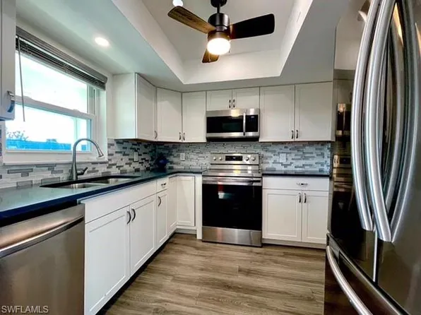 200 Valley Stream Dr #8B, Naples, FL 34113