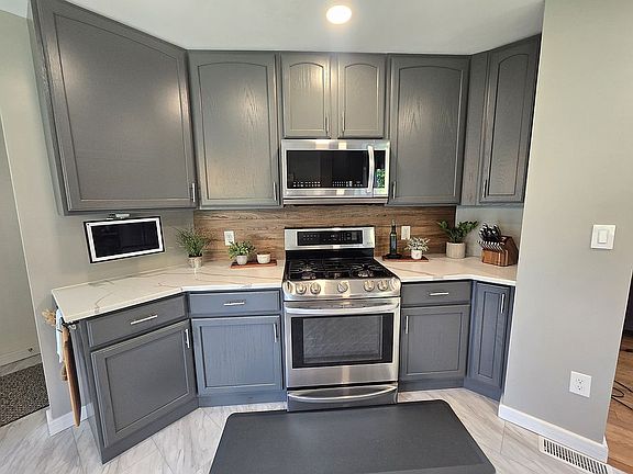 5th image of 7511 Johnson Ln