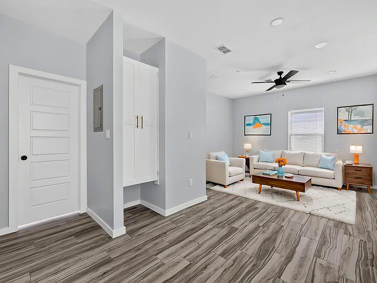 1207 W Kennedy St #6 — Photo 5
