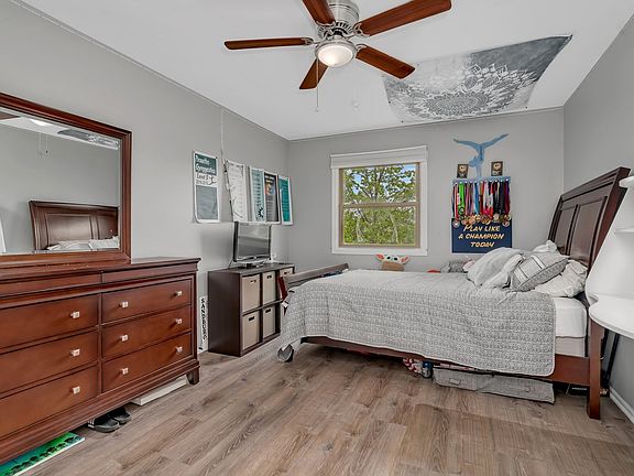 5th image of 9299 Erin Ln
