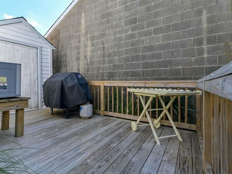 102 N Essex Ave — Photo 25