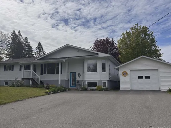 11 Suzan Dr, Bathurst, NB E2A 4Y9