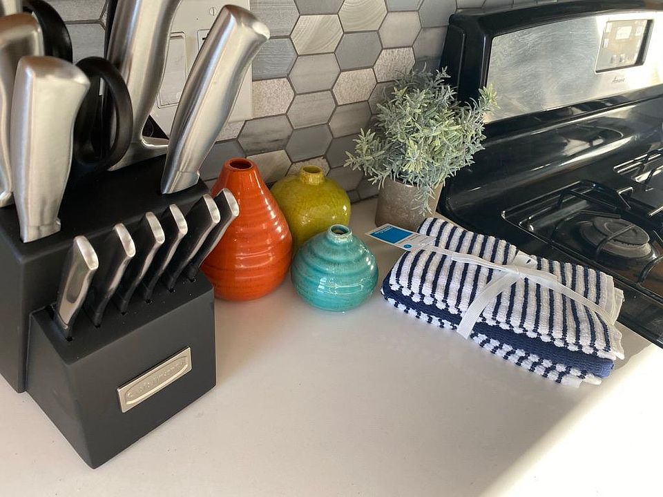 backsplash and counter detail