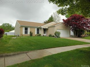 24849 Highlands Dr, Novi, MI 48375