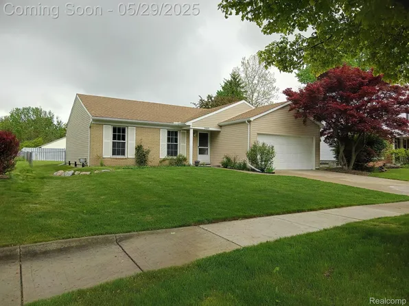 24849 Highlands Dr, Novi, MI 48375