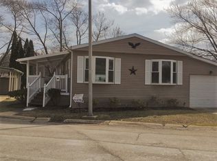 297 Bayview Rd, Elgin, IL 60123