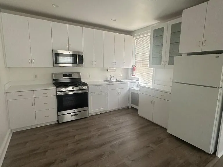 818 Summit Ave #3 — Photo 2