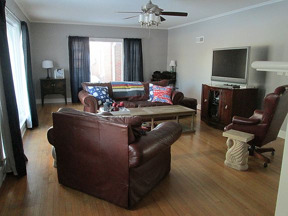 2nd image of 1335 East Broadway