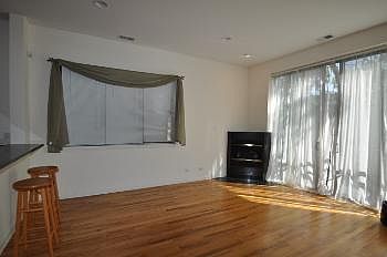 4th image of 6516 S Woodlawn Ave Unit 1S