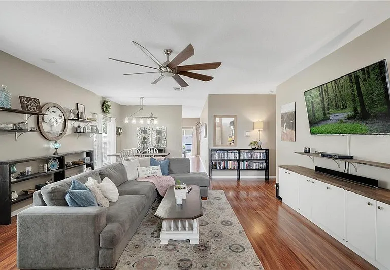 318 Clydesdale Cir — Photo 4